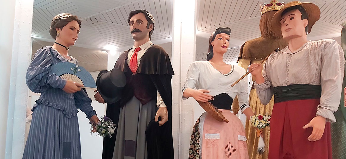 Gigantes y cabezudos en Barcelona - Verano en el museo