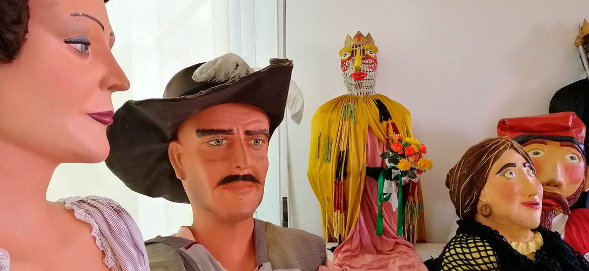 Gigantes y cabezudos. Elementos tradicionales de la imaginería festiva catalana