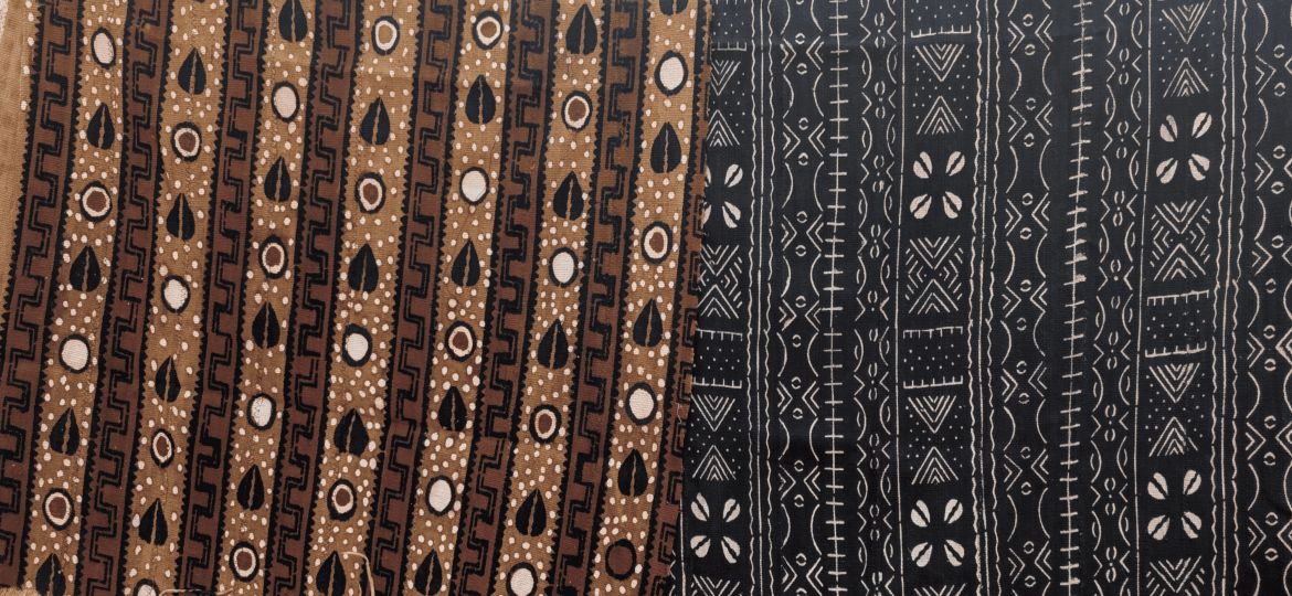 BOGOLAN, teles de fang. Tècnica d’estampació tèxtil de les dones de Mali 