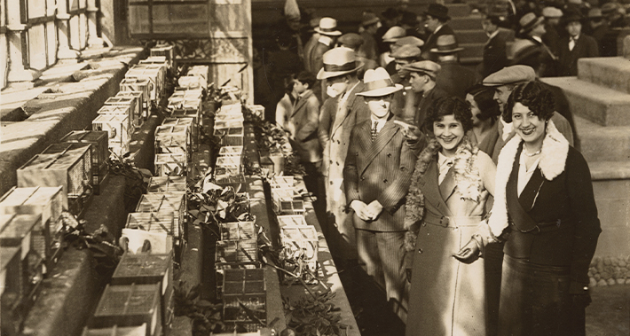 Exposición del Concurso de Canaricultura organizada por el Fomento de la Cría del Canario en el Invernadero, en febrero de 1932. 