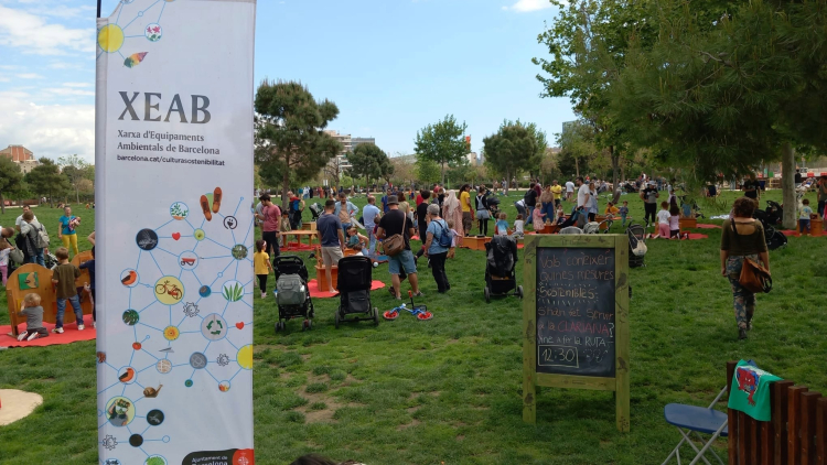 Activitat comunitària a l’aire lliure en un parc