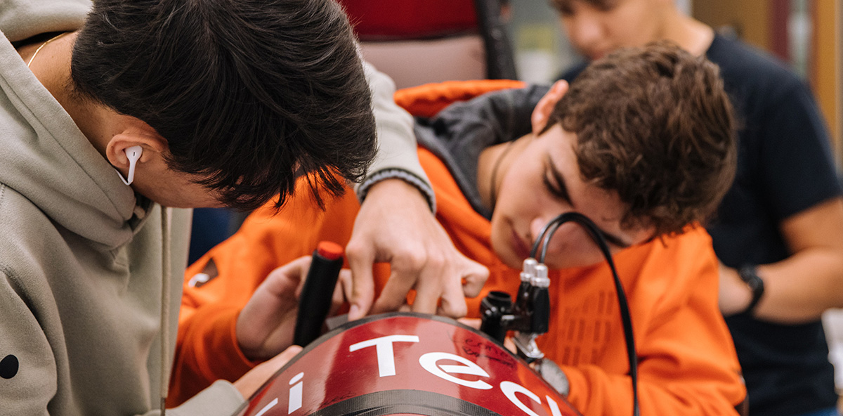 Estudiants en un laboratori