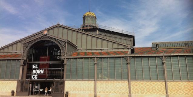 El Born CCM Edificio del Born en la plaza Comercial desde donde empieza la ruta