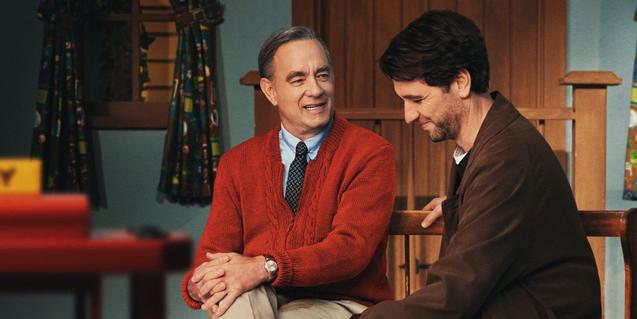 Fred Rogers (Tom Hanks) i Lloyd Vogel (Matthew Rhys) en una escena de ‘Un amigo extraordinario’