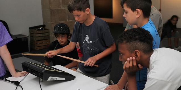 Escucha los 'Sonidos de Marte' en el CCCB. Un momento del taller.
