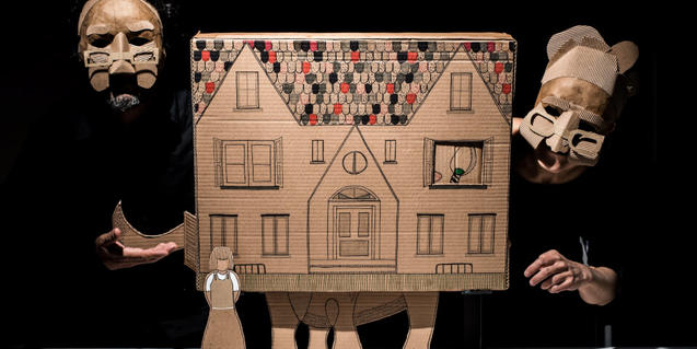 Fotografía del espectáculo con los titiriteros