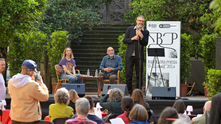 Veus de prop i de lluny