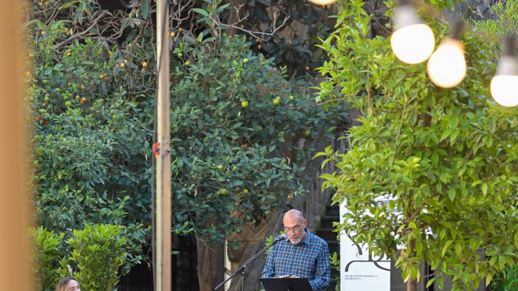 Veus de prop i de lluny