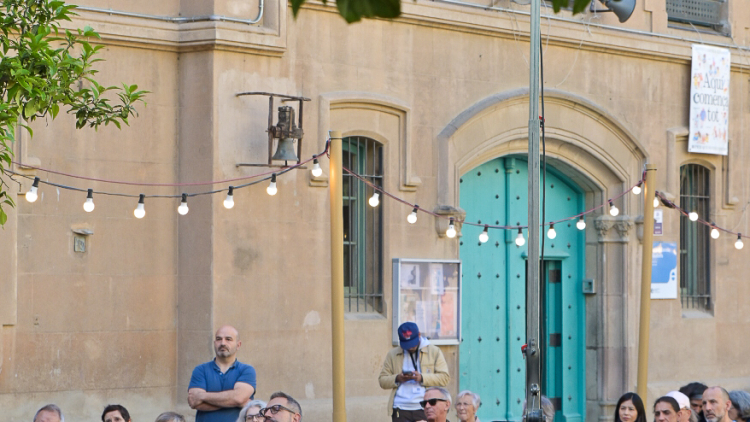 Veus de prop i de lluny