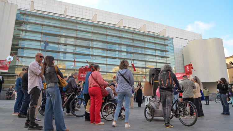 I ara, a fer camí. (Anti) Manifestació