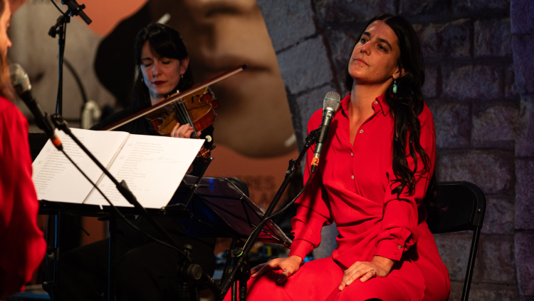 Pau revolta. Neus Borrell i Bru Ferri canten Blanca Llum Vidal