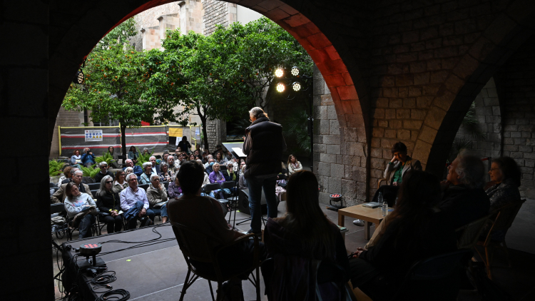 Dos quarts d'enlloc i sentir-me estadant. Homenatge a Teresa d'Arenys