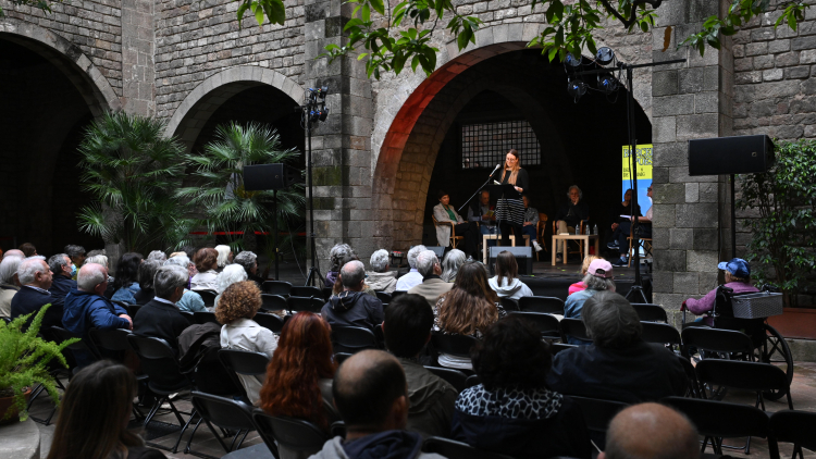 Dos quarts d'enlloc i sentir-me estadant. Homenatge a Teresa d'Arenys