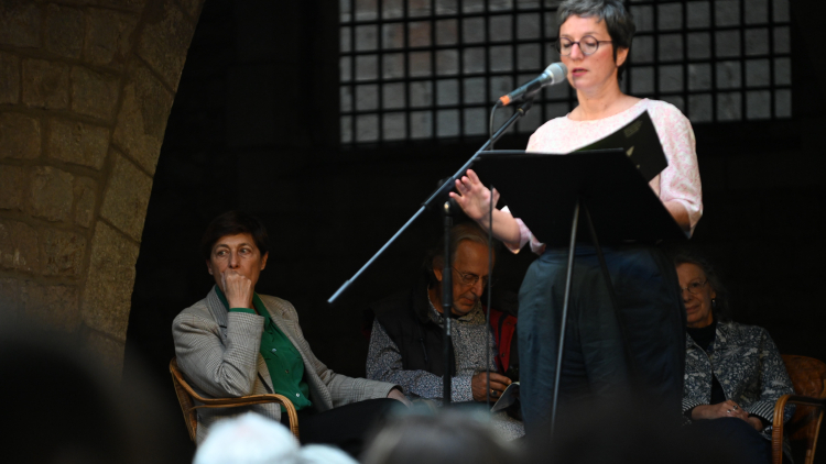 Dos quarts d'enlloc i sentir-me estadant. Homenatge a Teresa d'Arenys