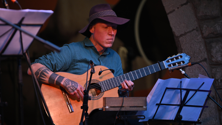 A confabulación crisálide