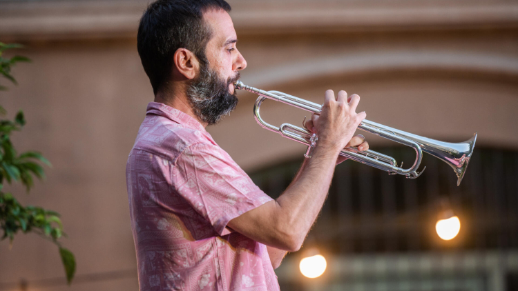 Las víctimas civiles canten la ciència i l'obediència