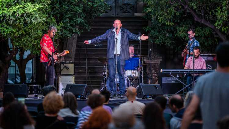 Las víctimas civiles canten la ciència i l'obediència