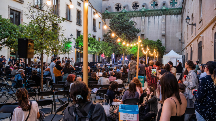 Las víctimas civiles canten la ciència i l'obediència