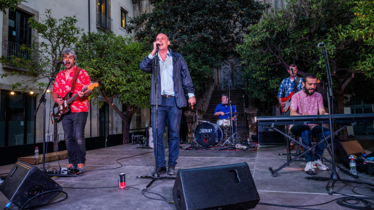 Las víctimas civiles canten la ciència i l'obediència