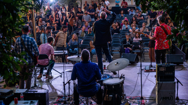 Las víctimas civiles canten la ciència i l'obediència