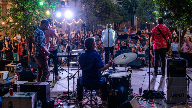Las víctimas civiles canten la ciència i l'obediència