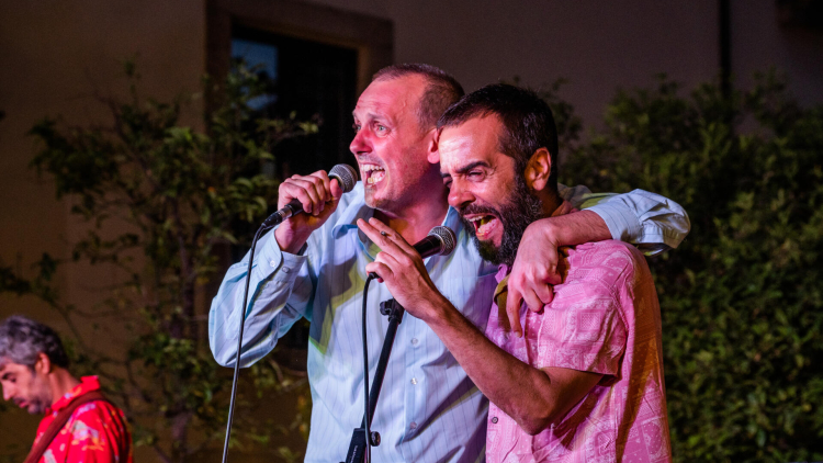 Las víctimas civiles canten la ciència i l'obediència