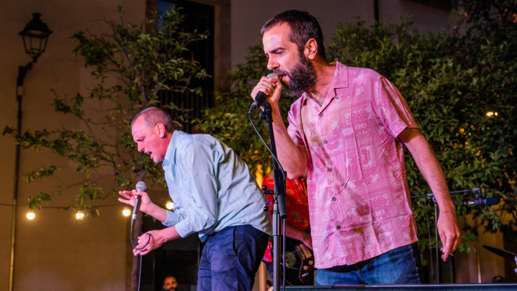 Las víctimas civiles canten la ciència i l'obediència