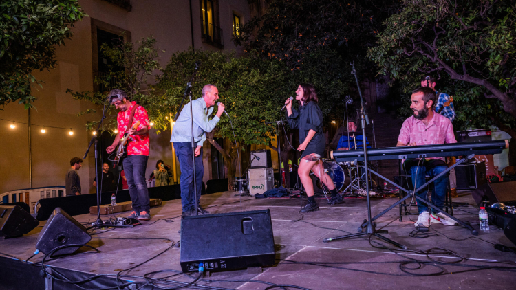 Las víctimas civiles canten la ciència i l'obediència