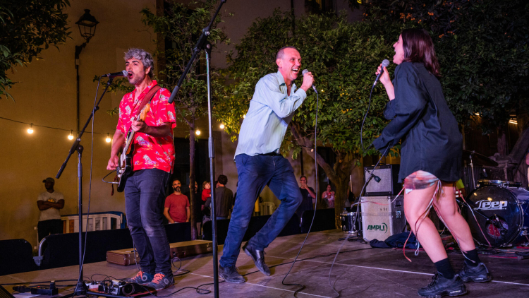 Las víctimas civiles canten la ciència i l'obediència