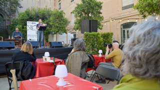 Veus de prop i de lluny