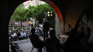 Dos quarts d'enlloc i sentir-me estadant. Homenatge a Teresa d'Arenys
