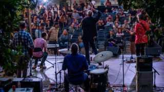 Las víctimas civiles canten la ciència i l'obediència