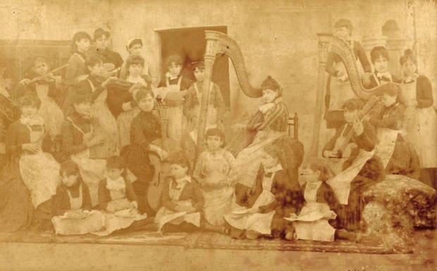 Photo: Album of Clotilde Cerdà i Bosch. Biblioteca de Catalunya