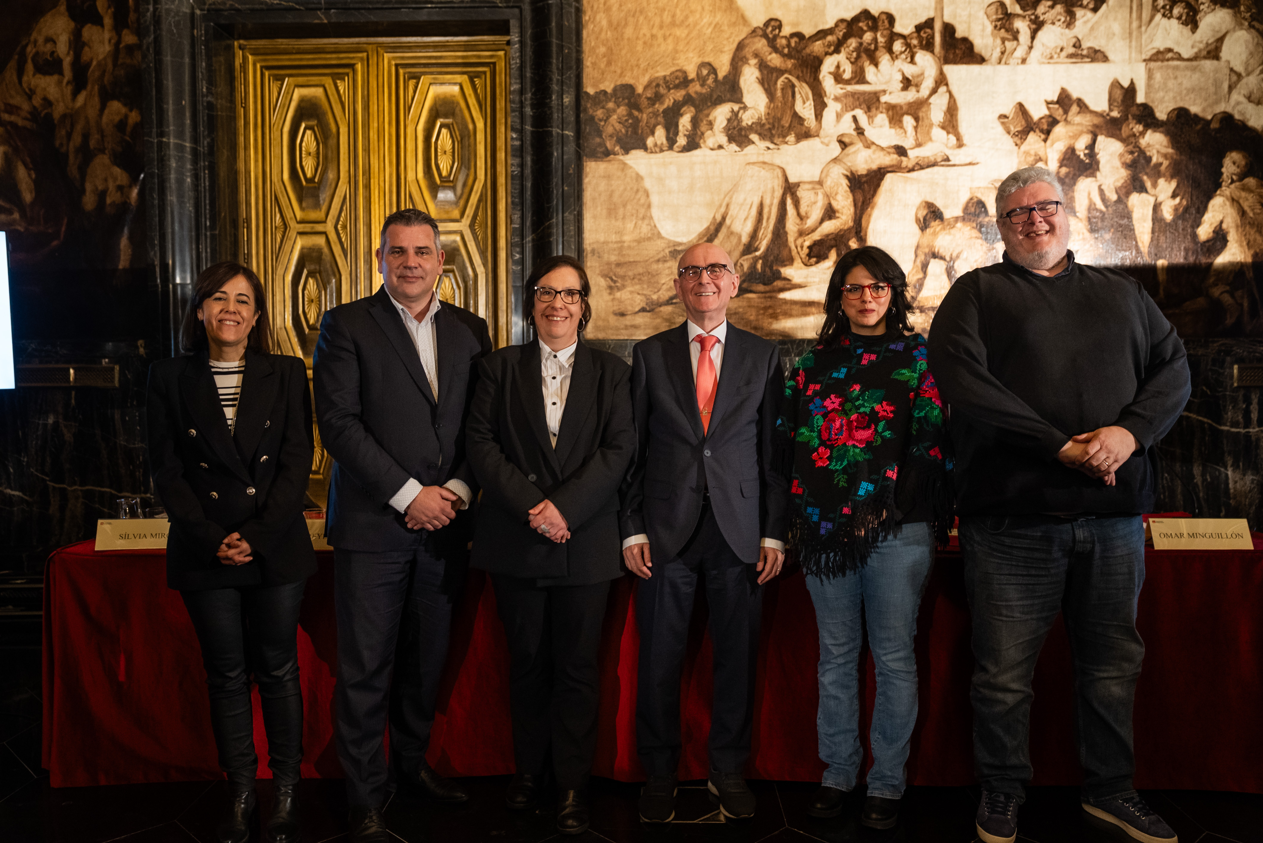 Foto de família de la taula presidencial. D'esquerra a dreta: Sílvia Miró, Roger Gaspà, Raquel Gil, Eduardo Rojo, Liliana Reyes i Omar Minguillón.