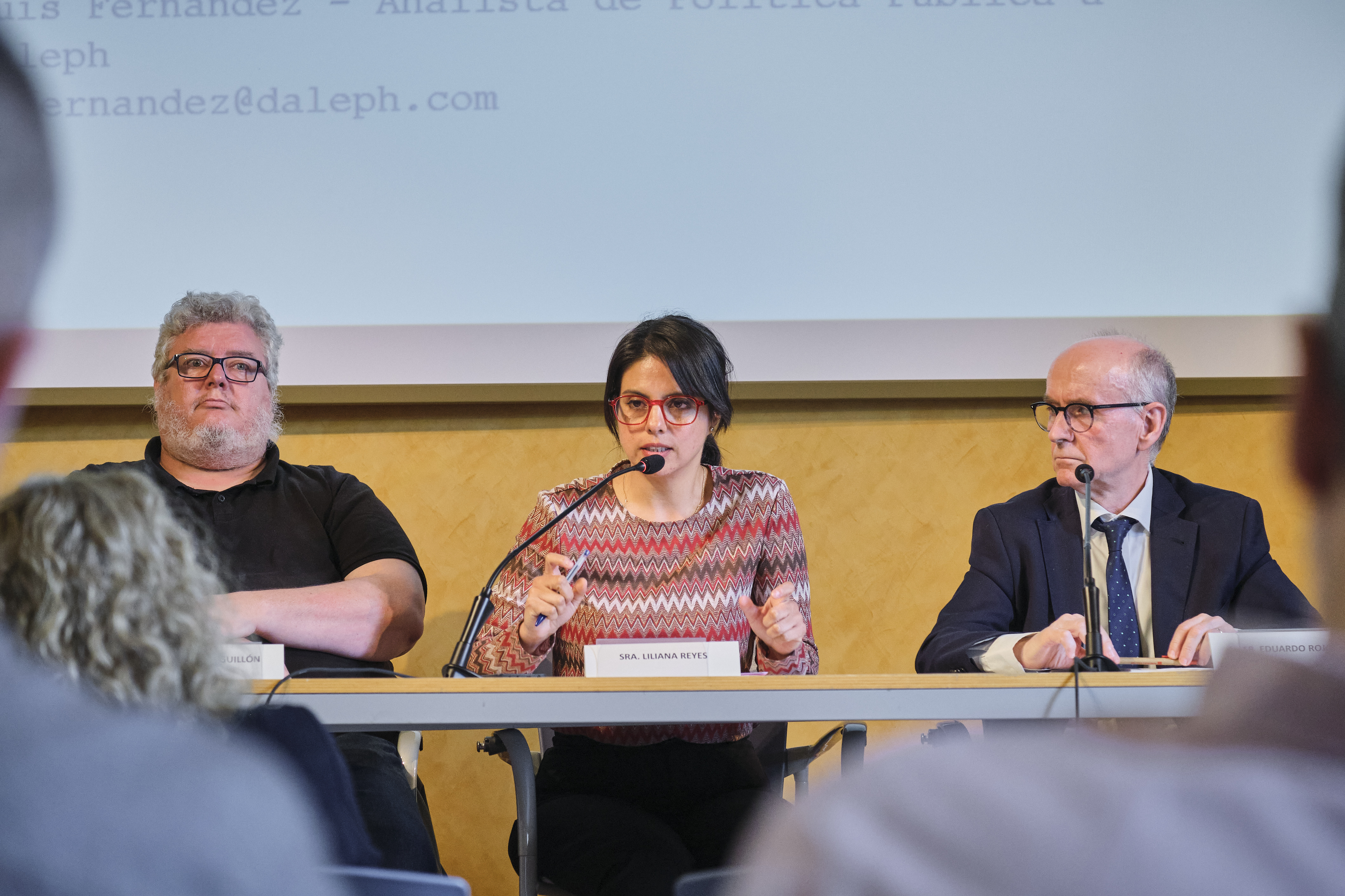 Taula de ponències: Omar Minguillón (UGT), Liliana Reyes (CCOO) i Eduardo Rojo (president del CESB)