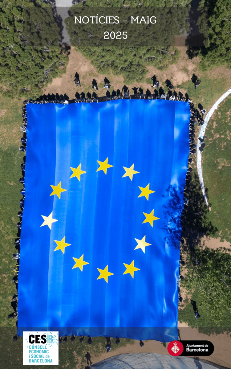 Bandera europea subjectada per persones vista en visió panoràmica.