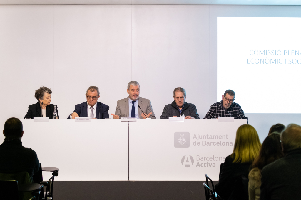 Mesa presidencial 30 anys: Marina Subirats, Francesc Castellana, Jaume Collboni, Vicenç Tarrats i Juan José Casado