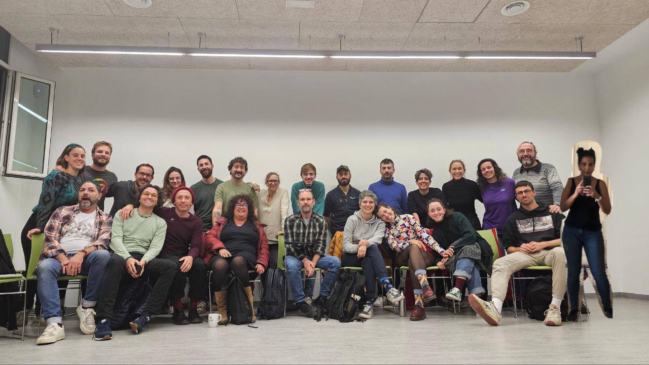 Foto de grup de la Plenària de l'Acció Cultura Viva en l'assemblea del 17 de gener de 2024.