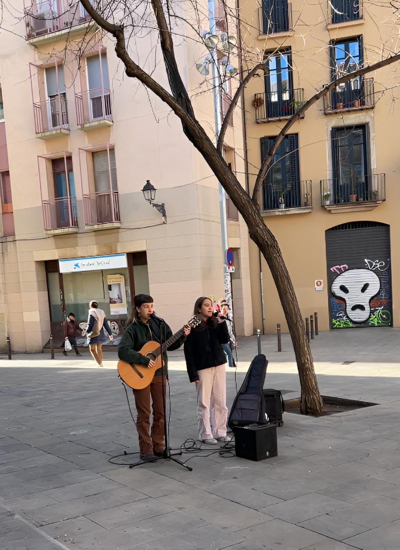 Les noves músiques i músics de carrer, preparades per actuar als carrers de Barcelona