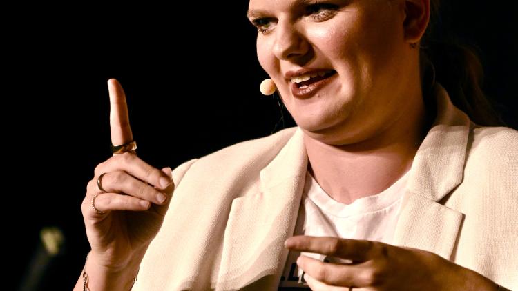 EL FENOMEN DE STELLA TACK I EL SEU BLACK BIRD ACADEMY 2