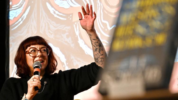 ELS TEMES QUE HABITEN V. E. SCHWAB 1