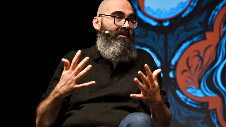 CÒSMIC, INFERNAL O HUMÀ  4