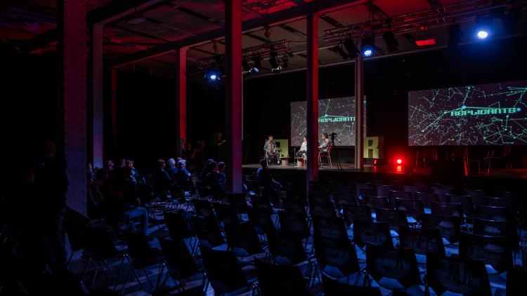 VIDEOPÒDCAST REPLICANTS: VISIONS D’UN FUTUR PRESENT 5