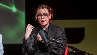 VIDEOPÒDCAST REPLICANTS: VISIONS D’UN FUTUR PRESENT 3