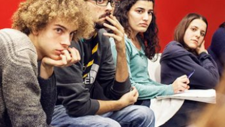 Reunió d'un grup de joves de diferents entitats