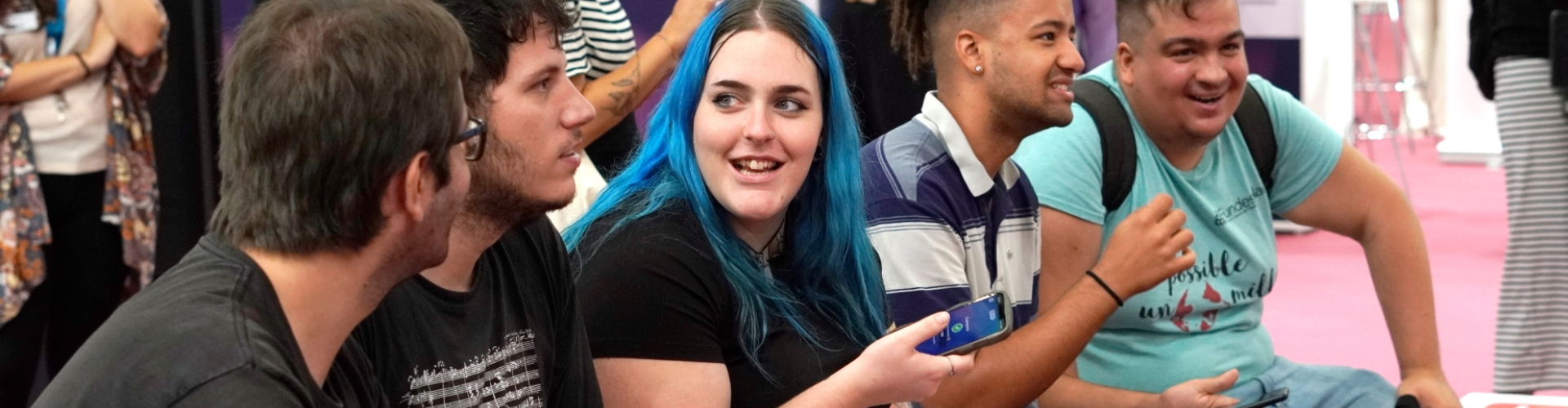 Joves al Saló de l'Ensenyament