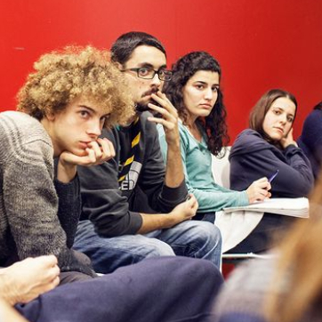 Reunió d'un grup de joves de diferents entitats