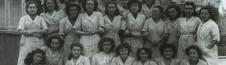 Treballadores de Can Fabra a la casa bressol (s/d). Amics de la Fabra i Coats. Cortesia del Museu d’Història de Barcelona