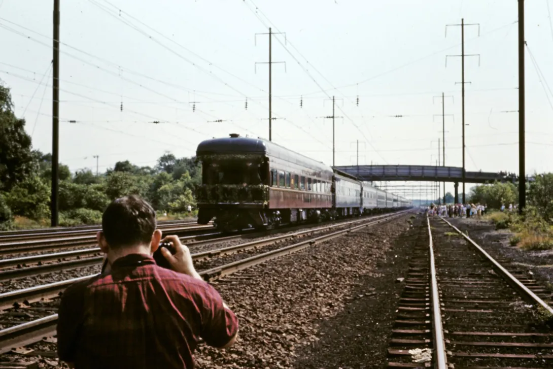 Robert F. Kennedy Funeral Train. The People’s View. Rein Jelle Terpstra. Fabra i Coats Centre dArt.jpg