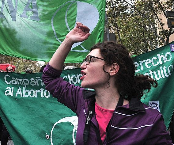 Marea Verde Barcelona és un col·lectiu en defensa de l’avortament legal, segur i gratuït, que denuncia les dificultats i l’estigmatització que encara hi ha a l’hora d’interrompre l’embaràs. A la imatge, una manifestació del col·lectiu l’any 2018.